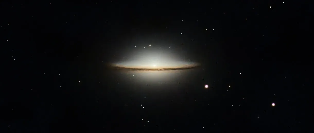 M 104