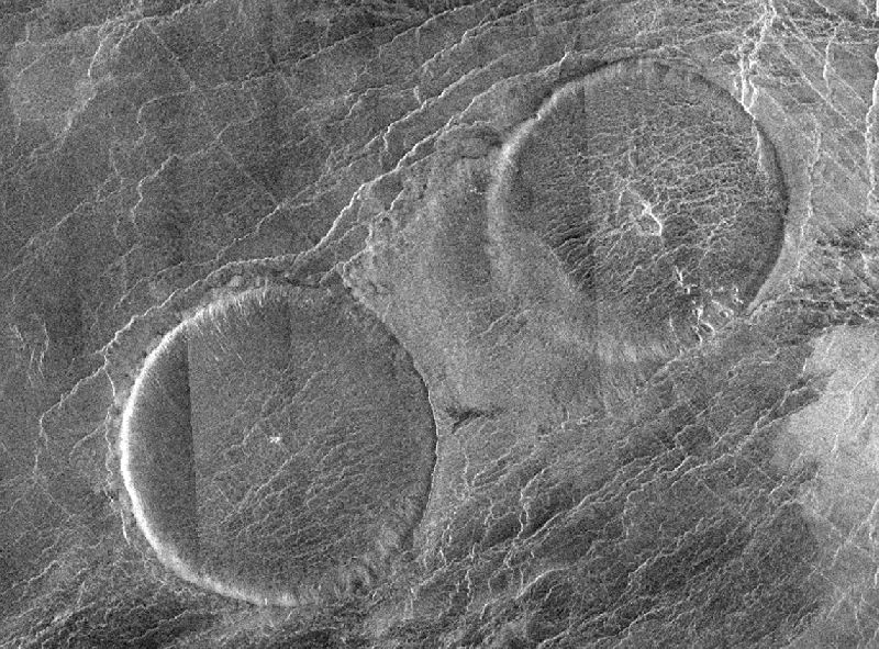Dômes volcaniques sur Vénus